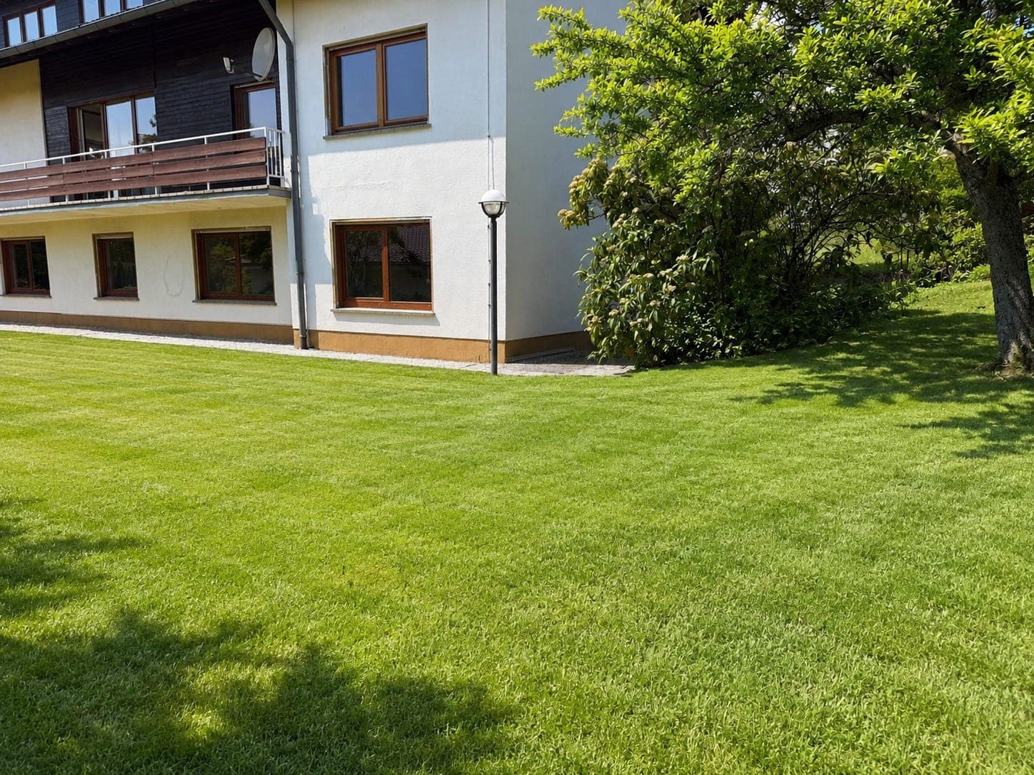 Hausansicht mit Gartengrundstück – Visualisierung