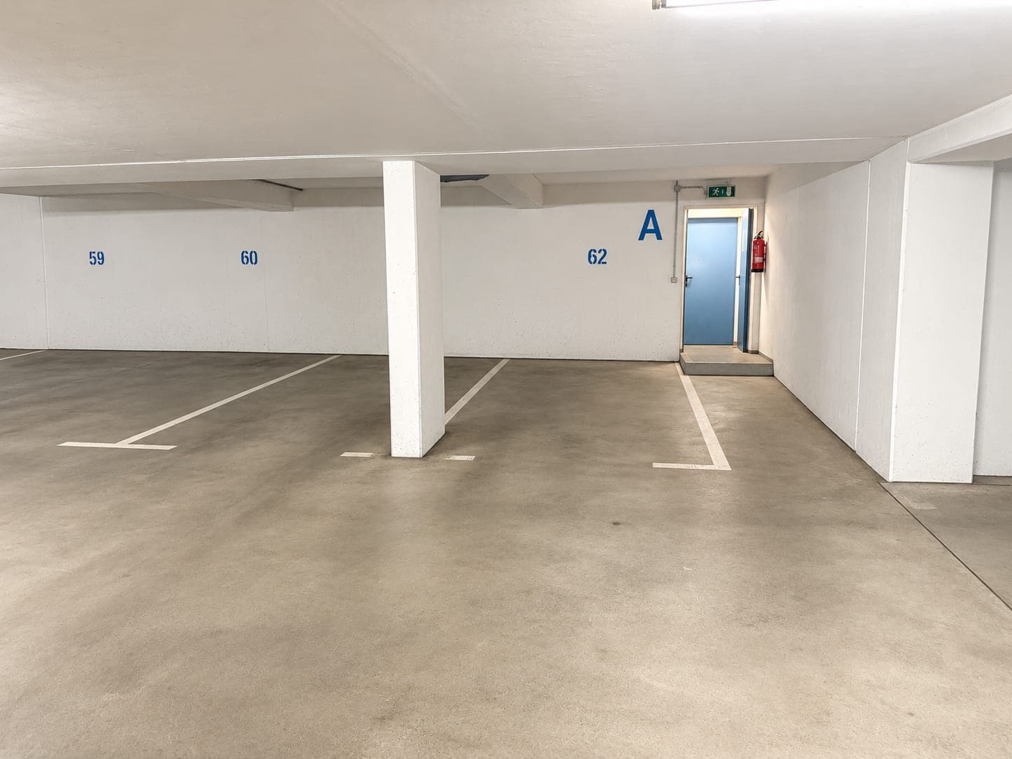 Garage und Stellplatz