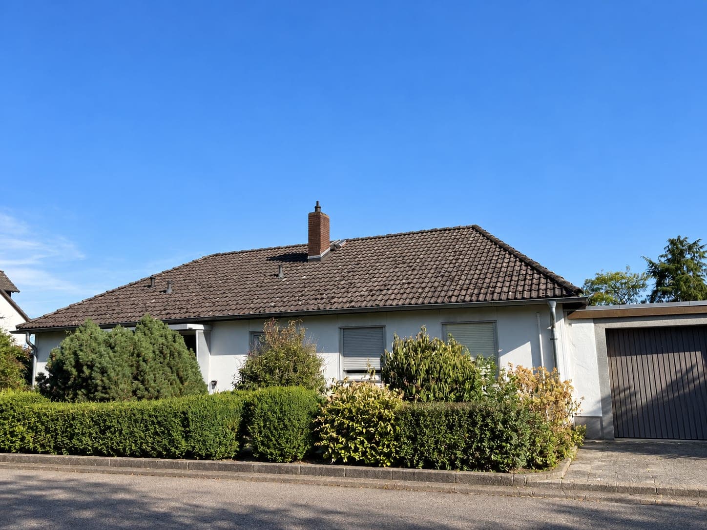Traumhafter Weitblick ins Grüne! Zweifamilien- oder Mehrgenerationenhaus auf 975 m² in Dautphetal